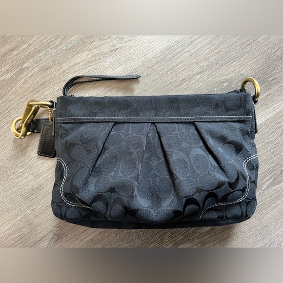 Coach medium sized black pleated shoulder handbag purse - Picture 5 of 6